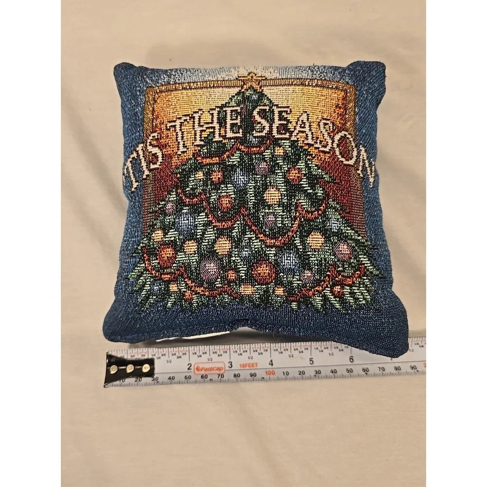 The Unbranded Brand tis season
